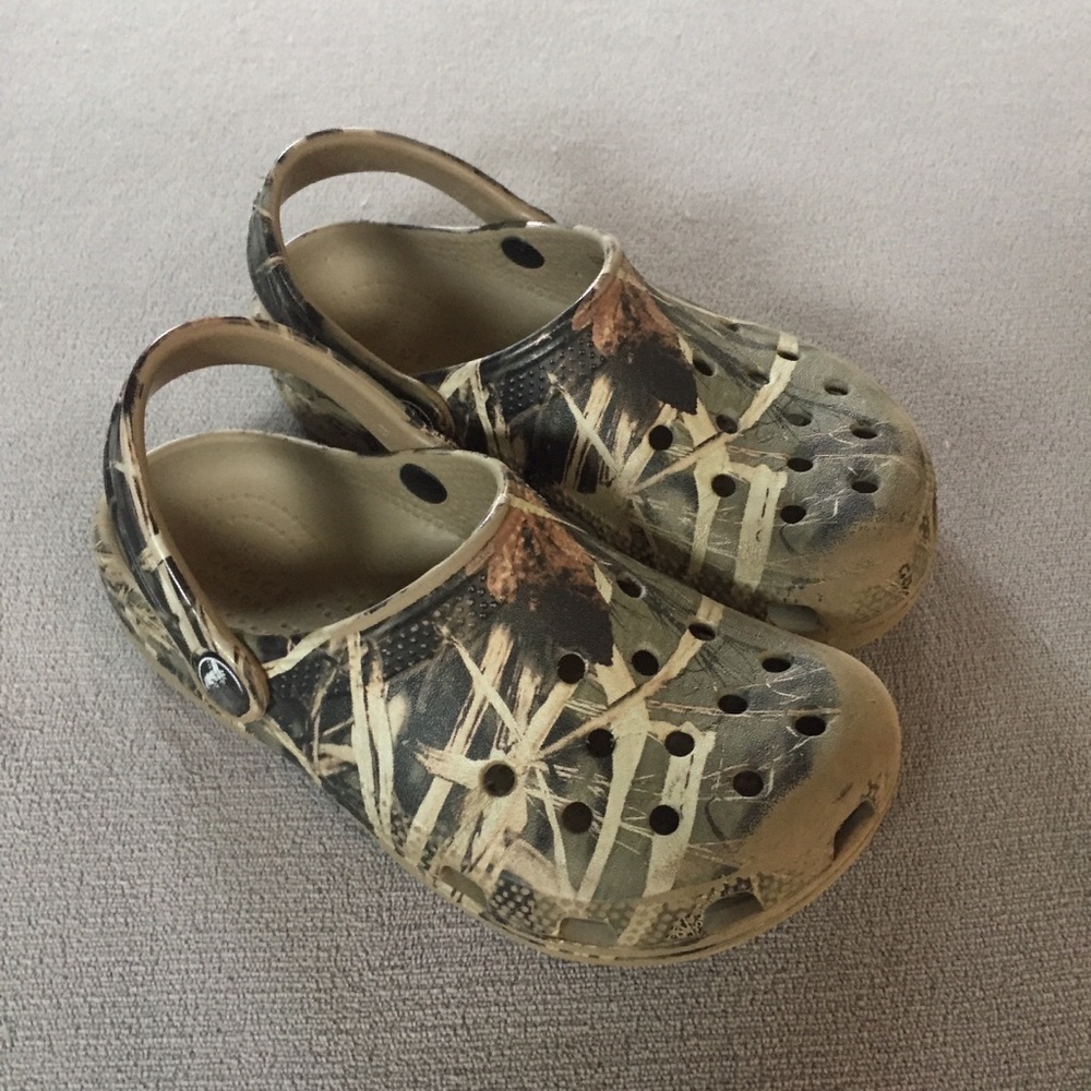 💢SOLD💢Kids Crocs in camouflage - Picture 2 of 8